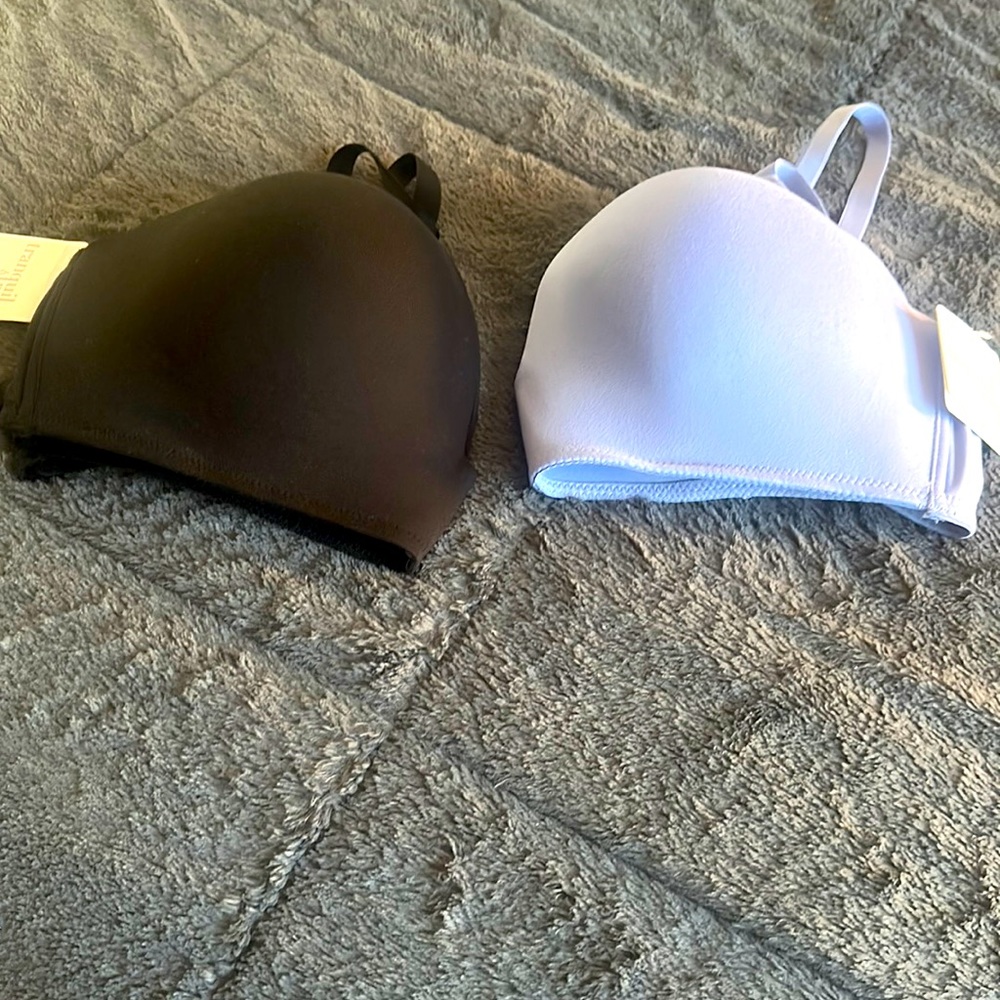 Bra’s size 40DD